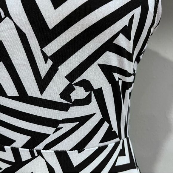 Banana USA vintage geometric print mini dress with open back details - Picture 4 of 16